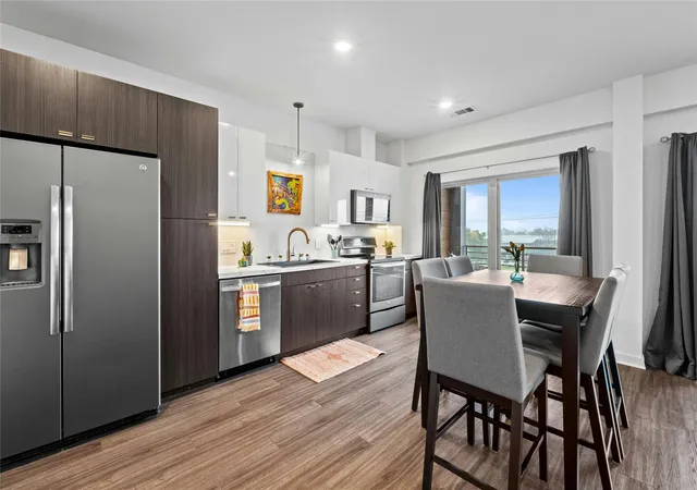 Listing Photo 5 - Condo for sale in building located at 4361 S Congress Ave, Austin, TX 78745 - Unit #402