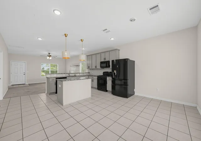 Photo 4 of Single family home for sale at 204 Timber Brk Dr, Hutto, TX 78634 | MLS# 7091179 | Listing updated on 2026-10-07