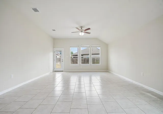 Photo 4 of Single family home for sale at 280 Rimrock Ct, Bastrop, TX 78602 | MLS# 5942980 | Listing updated on 2026-10-08