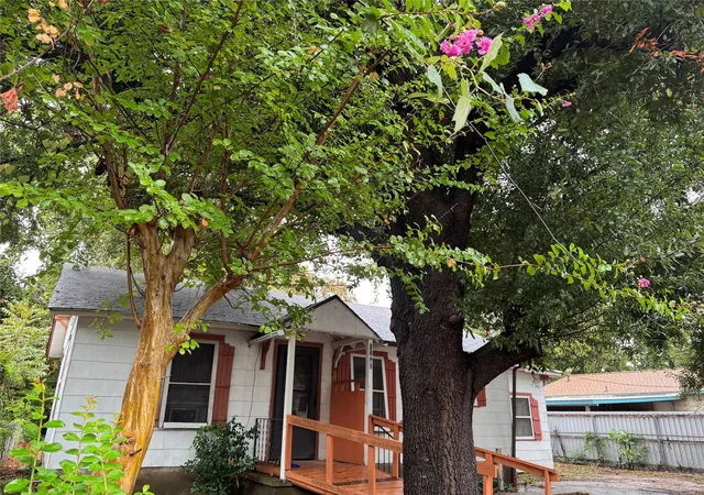 Single family home for sale at 1115 Kirk Ave, Austin, TX 78702 | MLS# 4721022