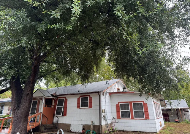 Photo 1 of Single family home for sale at 1115 Kirk Ave, Austin, TX 78702 | MLS# 4721022 | Listing updated on 2026-10-04