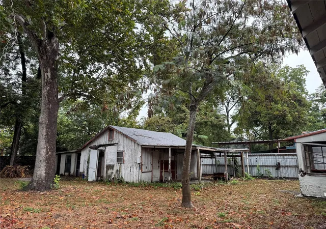 Photo 3 of Single family home for sale at 1115 Kirk Ave, Austin, TX 78702 | MLS# 4721022 | Listing updated on 2026-10-04