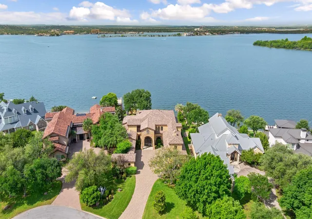 Photo 2 of Single family home for sale at 139 Wilderness Dr E, Marble Falls, TX 78654 | MLS# 1249299 | Listing updated on 2026-10-30