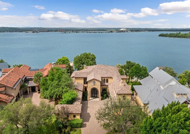Photo 3 of Single family home for sale at 139 Wilderness Dr E, Marble Falls, TX 78654 | MLS# 1249299 | Listing updated on 2026-10-30