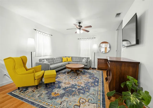 Photo 4 of Single family home for sale at 911 W 3rd Street, Taylor, TX 76574 | MLS# 2523608 | Listing updated on 2026-10-03