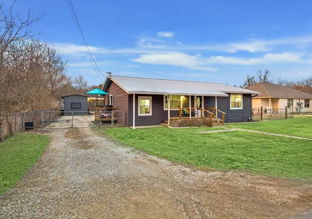 Photo 4 of Single family home for sale at 210 Fallwell St, Liberty Hill, TX 78642 | MLS# 5222854 | Listing updated on 2026-10-06