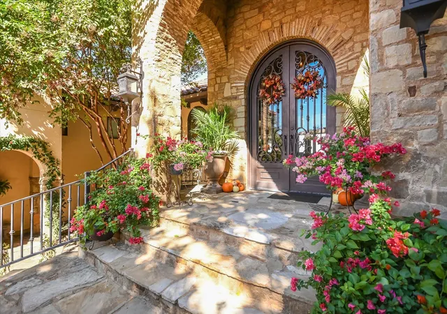 Photo 2 of Mansion for sale at 120 Applehead Is Dr, Horseshoe Bay, TX 78657 | MLS# 7400280 | Listing updated on 2026-10-08