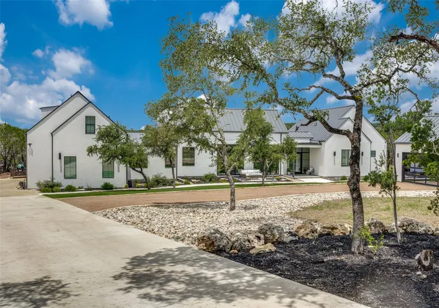 Photo 3 of Single family home for sale at 1958 Paradise Pkwy, Canyon Lake, TX 78133 | MLS# 7931241 | Listing updated on 2026-10-04