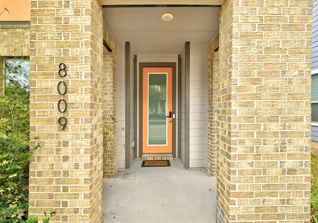Listing Photo 4 - Condo for sale in building located at 8009 Mellencamp Dr, Austin, TX 78744 - Unit #212