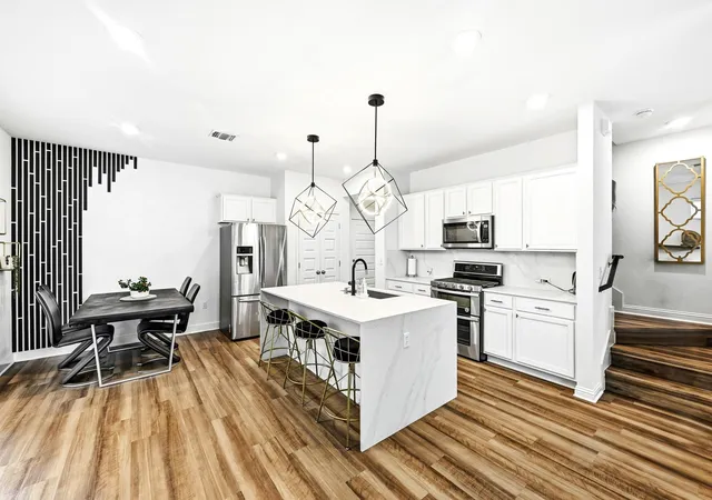 Listing Photo 5 - Condo for sale in building located at 8009 Mellencamp Dr, Austin, TX 78744 - Unit #212