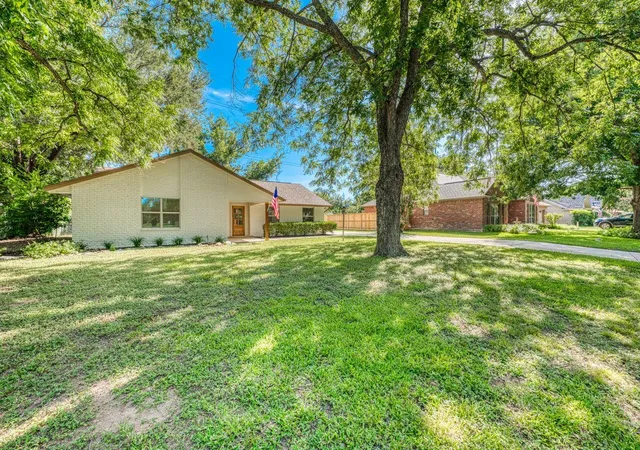 Photo 2 of Single family home for sale at 319 Columbine St, Meadowlakes, TX 78654 | MLS# 3961854 | Listing updated on 2026-10-04