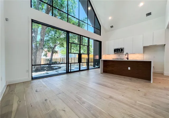 Photo 3 of Single family home for sale at 2604 Oaklawn Ave #2, Austin, TX 78722 | MLS# 5616615 | Listing updated on 2026-10-11