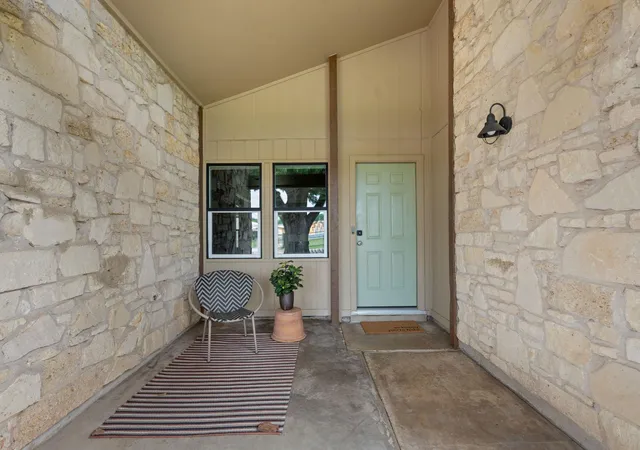 Photo 2 of Single family home for sale at 1515 Mearns Meadow Blvd, Austin, TX 78758 | MLS# 8300733 | Listing updated on 2026-10-06
