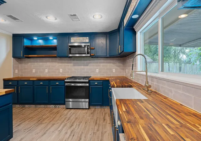 Photo 4 of Single family home for sale at 1515 Mearns Meadow Blvd, Austin, TX 78758 | MLS# 8300733 | Listing updated on 2026-10-08