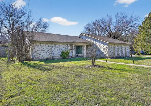 Photo 2 of Single family home for sale at 220 W Mockingbird Ln, Harker Heights, TX 76548 | MLS# 1718375 | Listing updated on 2026-10-09