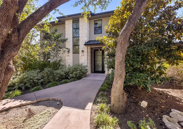 Photo 1 of Single family home for sale at 5615 Mccarty Ln, Austin, TX 78749 | MLS# 8562714 | Listing updated on 2026-10-08