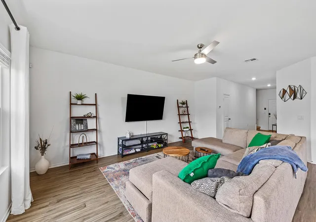 Photo 4 of Single family home for sale at 2204 Nightview Dr, Pflugerville, TX 78660 | MLS# 6458152 | Listing updated on 2026-10-07