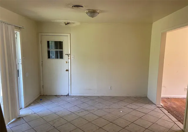 Photo 4 of Single family home for sale at 1303 Connell Dr, Killeen, TX 76543 | MLS# 4835827 | Listing updated on 2026-10-17
