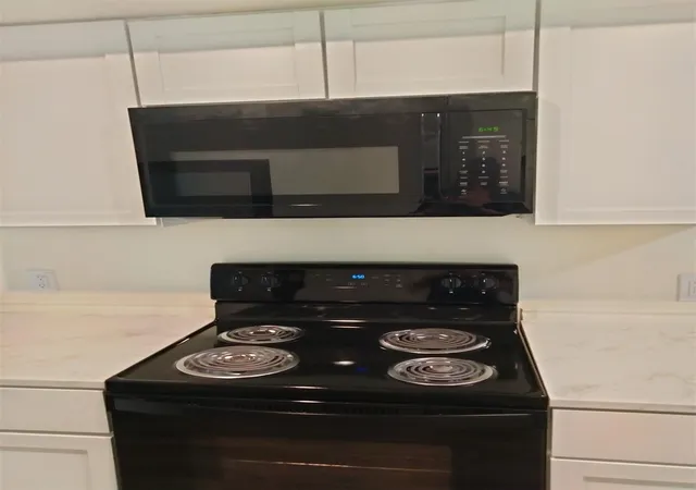 Listing Photo 5 - Condo for sale in building located at 350 Debus Dr, Taylor, TX 76574 - Unit #217