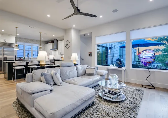 Photo 4 of Single family home for sale at 3108 Grandview St, Austin, TX 78705 | MLS# 9233328 | Listing updated on 2026-10-06