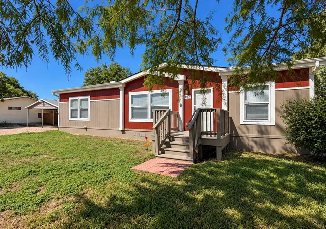 Photo 2 of Sale Pending at 807 Old Coupland Rd, Taylor, TX 76574 | MLS# 4603883 | Listing updated on 2026-10-29