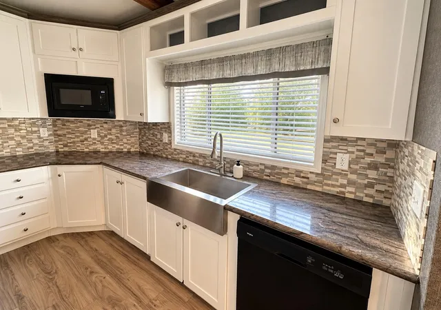 Photo 4 of Sale Pending at 807 Old Coupland Rd, Taylor, TX 76574 | MLS# 4603883 | Listing updated on 2026-10-29