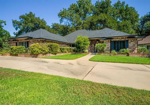 Single family home for sale at 279 Quail St, Meadowlakes, TX 78654 | MLS# 8643110