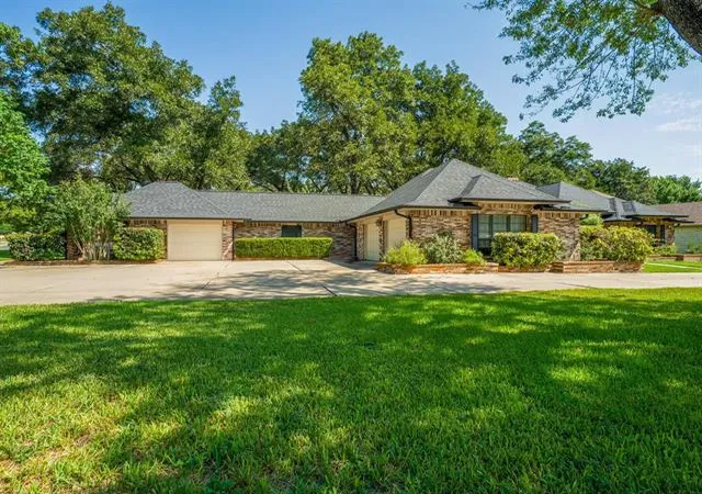 Photo 2 of Single family home for sale at 279 Quail St, Meadowlakes, TX 78654 | MLS# 8643110 | Listing updated on 2026-10-06