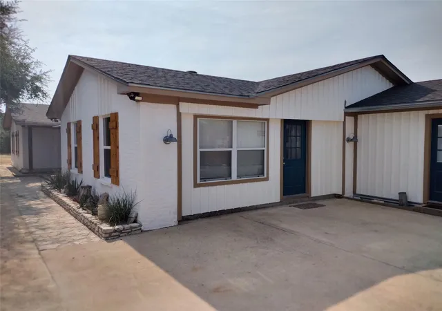 Photo 3 of Single family home for sale at 22303 Honeycomb Ln, Leander, TX 78641 | MLS# 2469056 | Listing updated on 2026-10-07