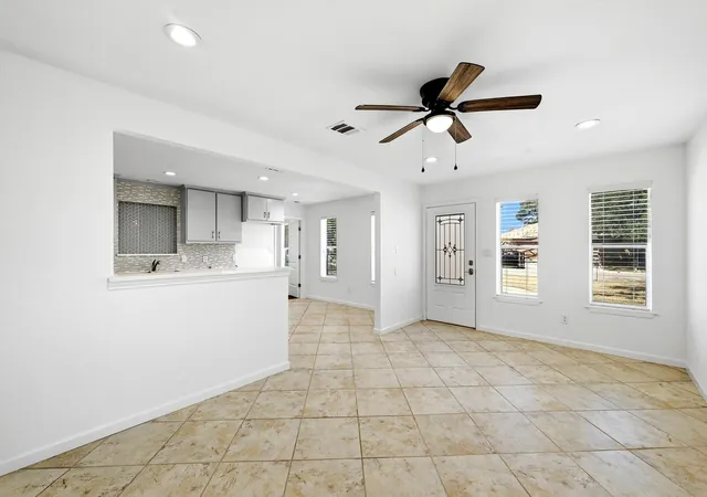 Photo 2 of Single family home for sale at 407 Magnolia St, Bastrop, TX 78602 | MLS# 1431935 | Listing updated on 2026-10-08