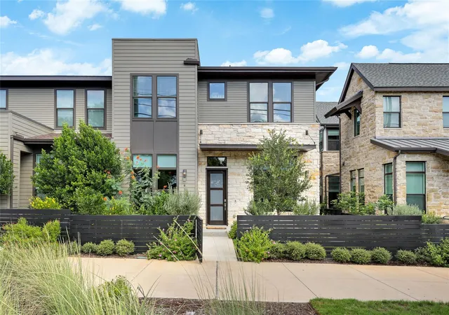 Listing Photo 2 - Condo for sale in building located at 4104 Prosper Ln, Austin, TX 78731