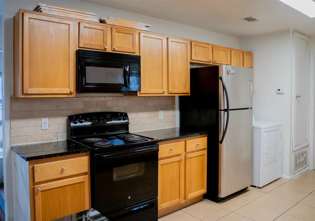 Photo 3 of House for sale at 2841 San Gabriel St, Austin, TX 78705 | MLS# 7313565 | Listing updated on 2026-10-17