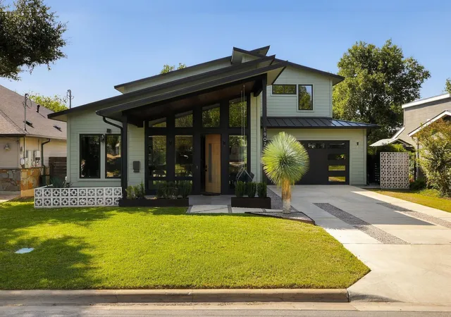 Single family home for sale at 1907 Cullen Ave, Austin, TX 78757 | MLS# 2486004