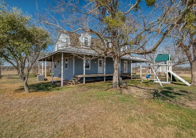 Photo 2 of Single family home for sale at 829 State Hwy 21 W, Cedar Creek, TX 78612 | MLS# 6876036 | Listing updated on 2026-10-08