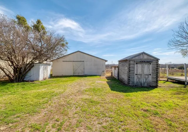 Photo 3 of Single family home for sale at 829 State Hwy 21 W, Cedar Creek, TX 78612 | MLS# 6876036 | Listing updated on 2026-10-08