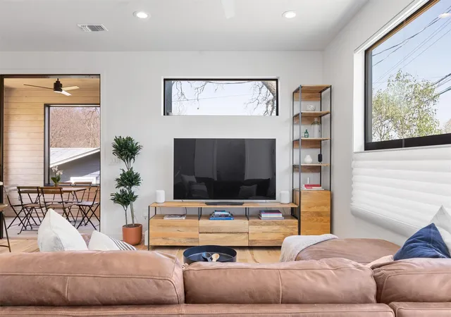 Photo 1 of Single family home for sale at 1202 Greenwood Ave, Austin, TX 78721 | MLS# 8014748 | Listing updated on 2026-10-26