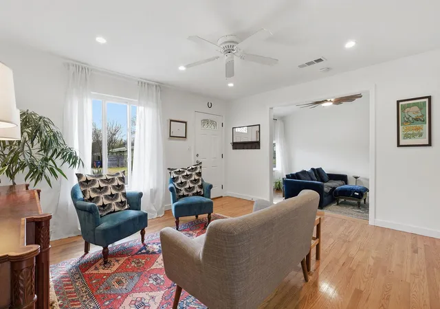Photo 4 of Single family home for sale at 912 E 55th 1/2 St, Austin, TX 78751 | MLS# 5354918 | Listing updated on 2026-10-06