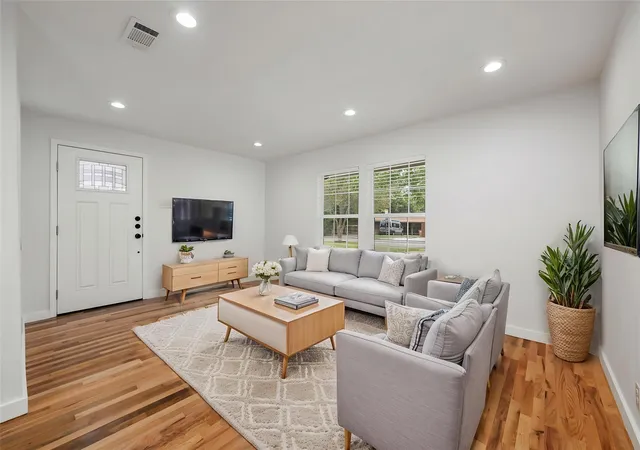 Photo 1 of Single family home for sale at 1806 Mohle Dr, Austin, TX 78703 | MLS# 2202504 | Listing updated on 2026-10-06
