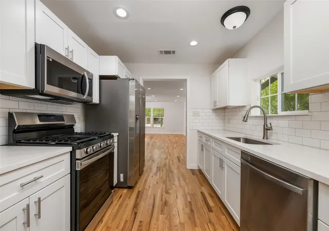 Photo 2 of Single family home for sale at 1806 Mohle Dr, Austin, TX 78703 | MLS# 2202504 | Listing updated on 2026-10-06