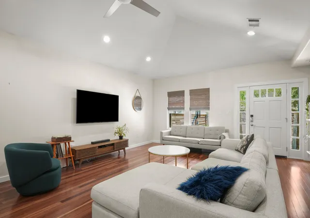 Photo 2 of Single family home for sale at 2501 Del Curto Rd, Austin, TX 78704 | MLS# 5351851 | Listing updated on 2026-10-07
