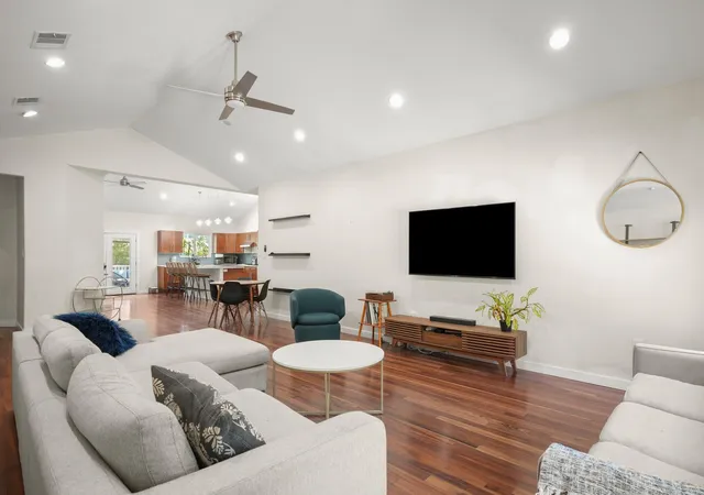 Photo 4 of Single family home for sale at 2501 Del Curto Rd, Austin, TX 78704 | MLS# 5351851 | Listing updated on 2026-10-07