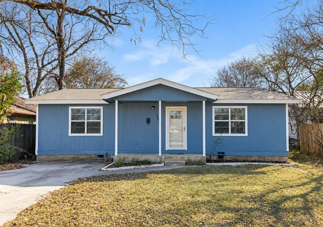 Photo 1 of Single family home for sale at 303 E Austin Ave, Round Rock, TX 78664 | MLS# 4883491 | Listing updated on 2026-10-14