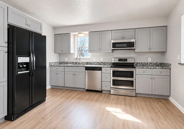 Photo 4 of Single family home for sale at 303 E Austin Ave, Round Rock, TX 78664 | MLS# 4883491 | Listing updated on 2026-10-14