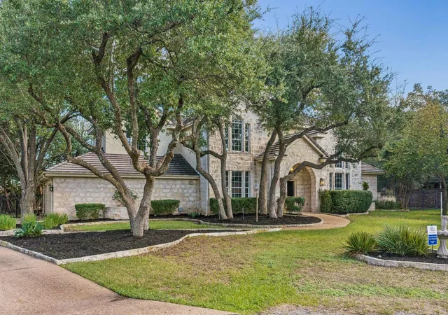Photo 1 of Single family home for sale at 4 Mayleaf Cv, The Hills, TX 78738 | MLS# 6198879 | Listing updated on 2026-10-08