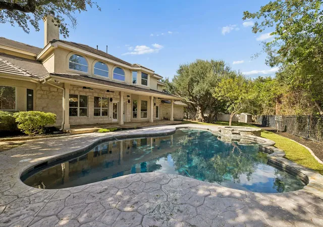 Photo 2 of Single family home for sale at 4 Mayleaf Cv, The Hills, TX 78738 | MLS# 6198879 | Listing updated on 2026-10-08