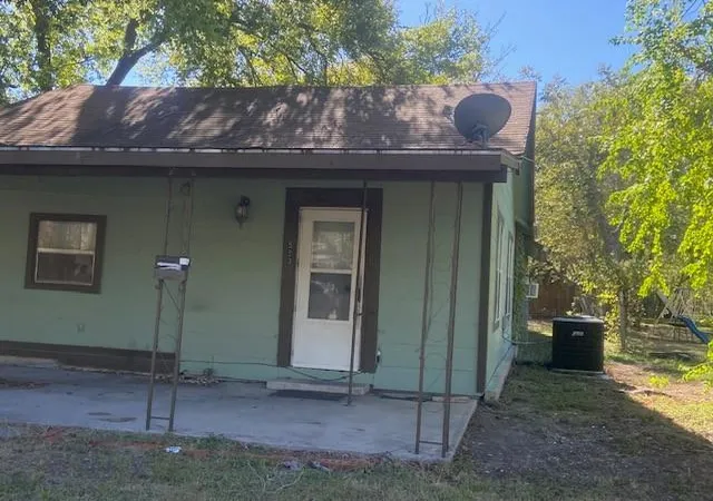 Photo 2 of Single family home for sale at 523 S Rio Grande St, Lockhart, TX 78644 | MLS# 2433542 | Listing updated on 2026-10-21