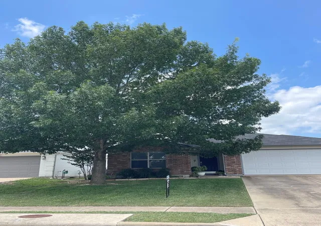 Photo 2 of Single family home for sale at 280 Spruce Dr, Kyle, TX 78640 | MLS# 3021397 | Listing updated on 2026-10-07
