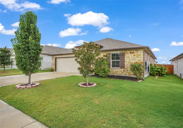 Photo 2 of Single family home for sale at 127 Sky Meadows Cir, San Marcos, TX 78666 | MLS# 9717505 | Listing updated on 2026-10-07