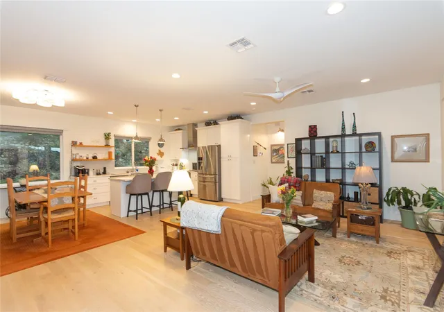 Photo 4 of Single family home for sale at 1100 Salen Cv, Spicewood, TX 78669 | MLS# 2902969 | Listing updated on 2026-10-09