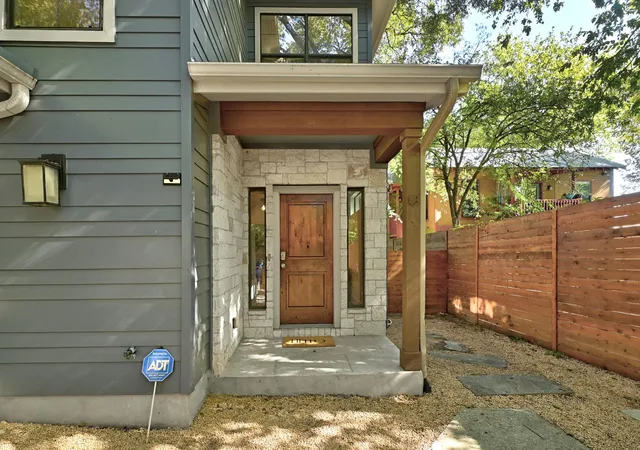 Photo 3 of Condo for sale at 610 Fletcher St #B, Austin, TX 78704 | MLS# 6510645 | Listing updated on 2026-10-08